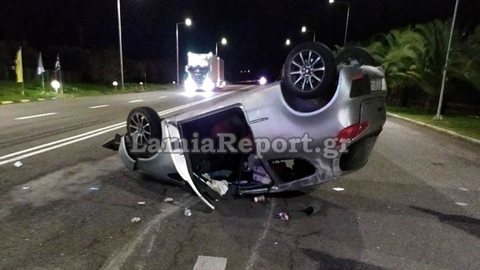 Το Mitsubishi Colt με 3 νεαρούς επιβάτες πήγαινε στην πορεία του προς Ράχες, όταν ο ηλικιωμένος οδηγός του Opel Corsa προσπάθησε να κάνει αναστροφή βγ