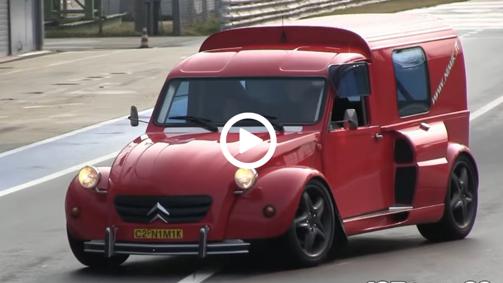Το πιο γρήγορο Citroen 2CV στον κόσμο έχει μοτέρ από Ferrari