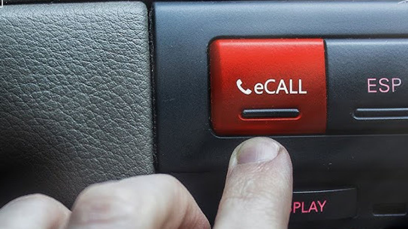 Koυμπί «SOS» ή «eCall»: Tι θα συμβεί εάν το πατήσουμε;