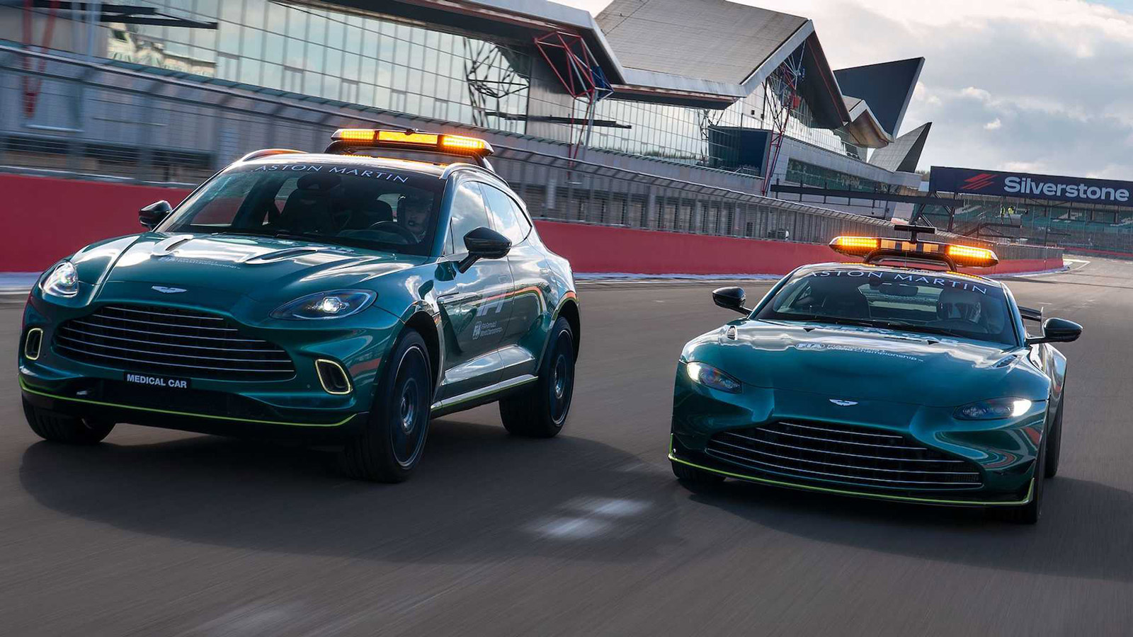 Το δίδυμο των Aston Martin θα κάνει το ντεμπούτο του στην F1 στις pre-season δοκιμές στο Μπαχρέιν στις 12-14 Μαρτίου 2021.