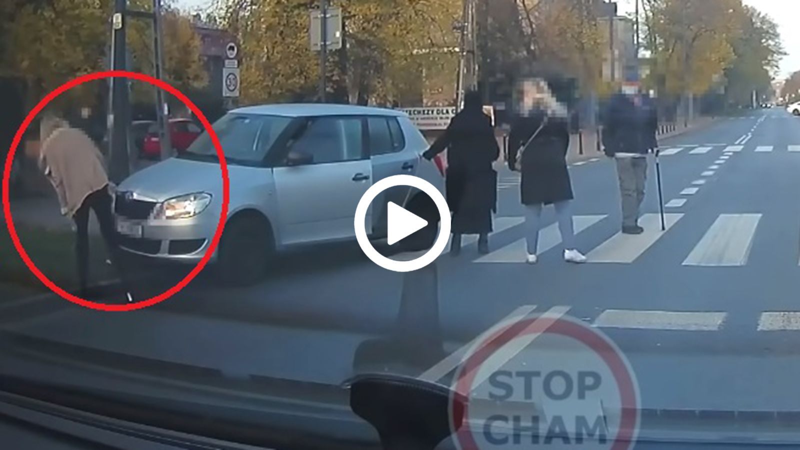 Χτύπησε άνθρωπο αλλά την ένοιαζε περισσότερο το αμάξι της