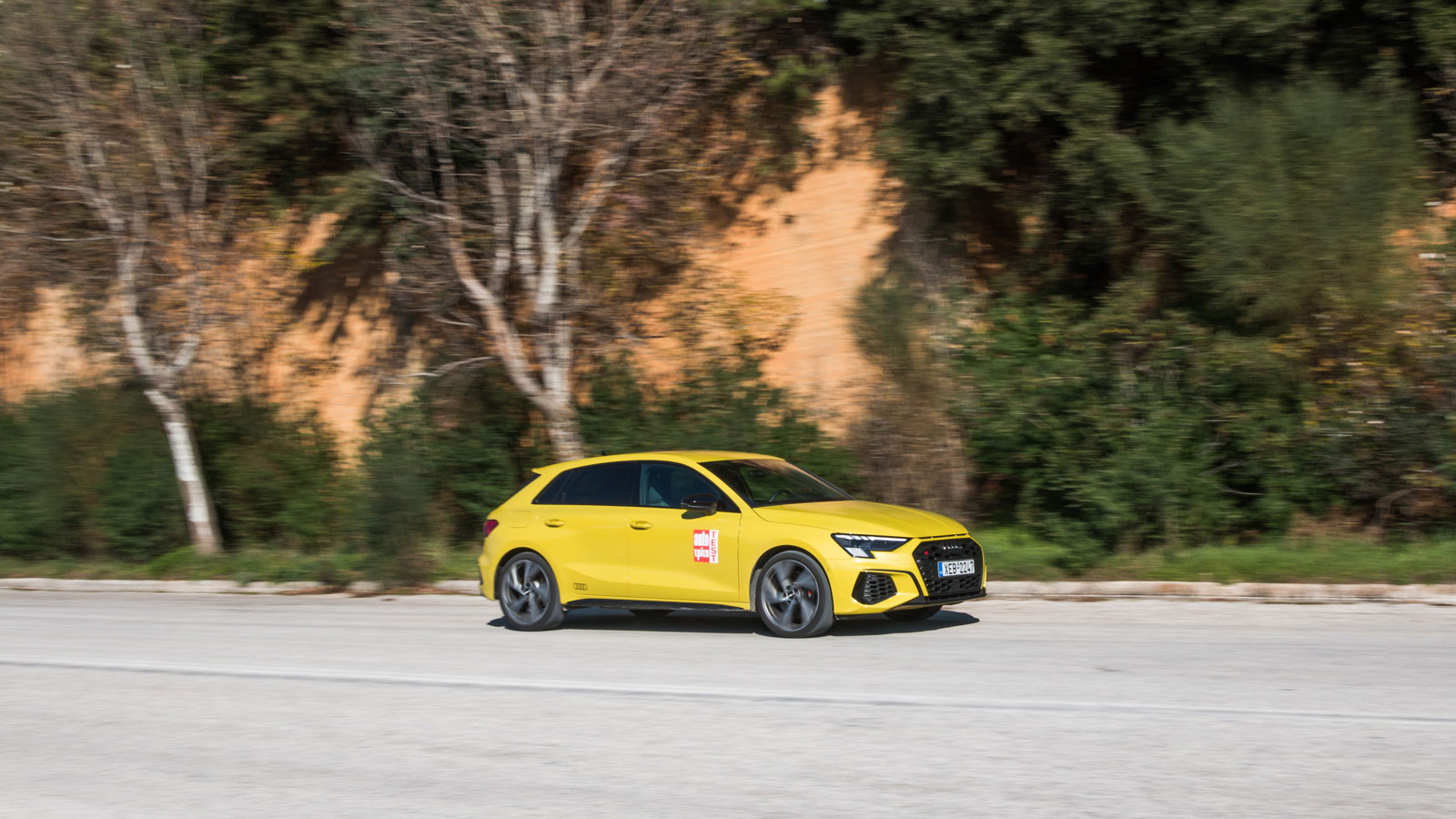 Το νέο Audi S3 Sportback κοκαλώνει από τα 100 χλμ./ώρα σε 34,9 μέτρα. Μια τέτοια επίδοση πριν μερικά χρόνια, ούτε μοντέλο της Porsche δεν κατάφερνε