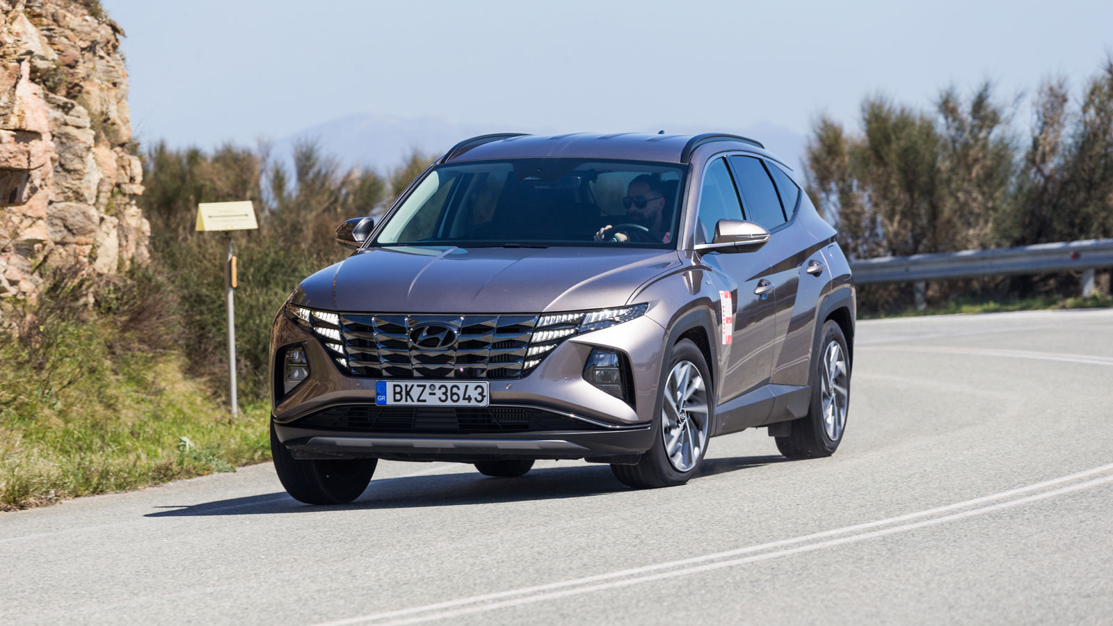 To εντυπωσιακό Hyundai Tucson παρά το μέγεθος και το βάρος του επιβραδύνει σαν σπορ αυτοκίνητο μιας και ακινητοποιείται από τα 100 χλμ./ώρα σε 34,4 μέ