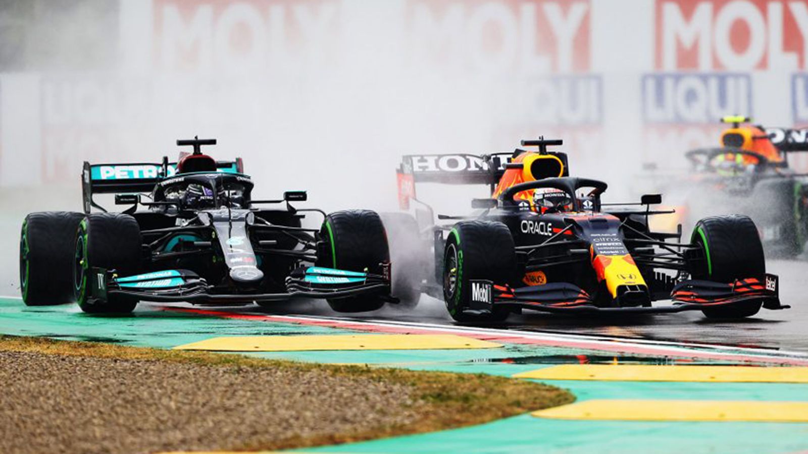 Νικητής ο Verstappen σε έναν επεισοδιακό αγώνα 