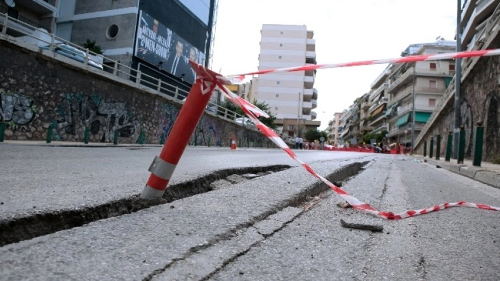 Έκλεισε κεντρικός δρόμος στα Πατήσια λόγω καθίζησης!