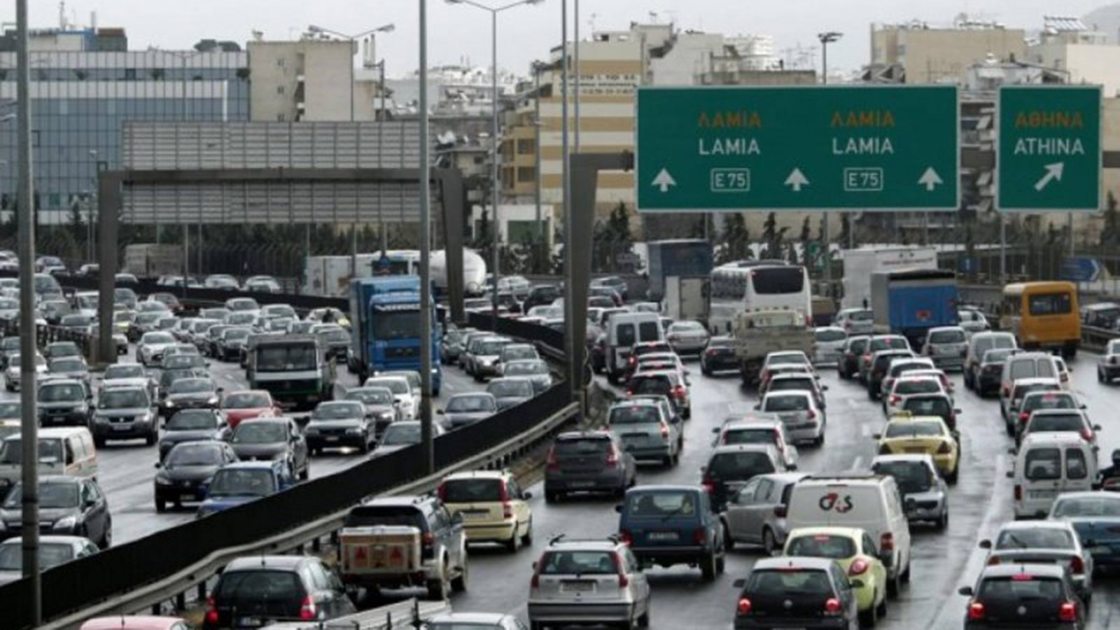 Καραμπόλα 6 οχημάτων στον Αγιο Στέφανο (+video)