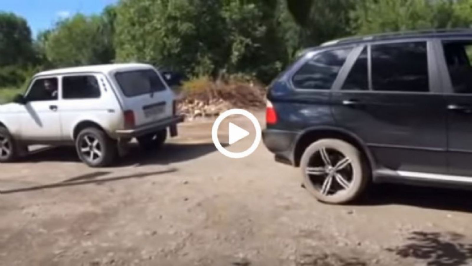 Lada Niva και BMW X5 τετ-α-τετ σε διελκυστίνδα