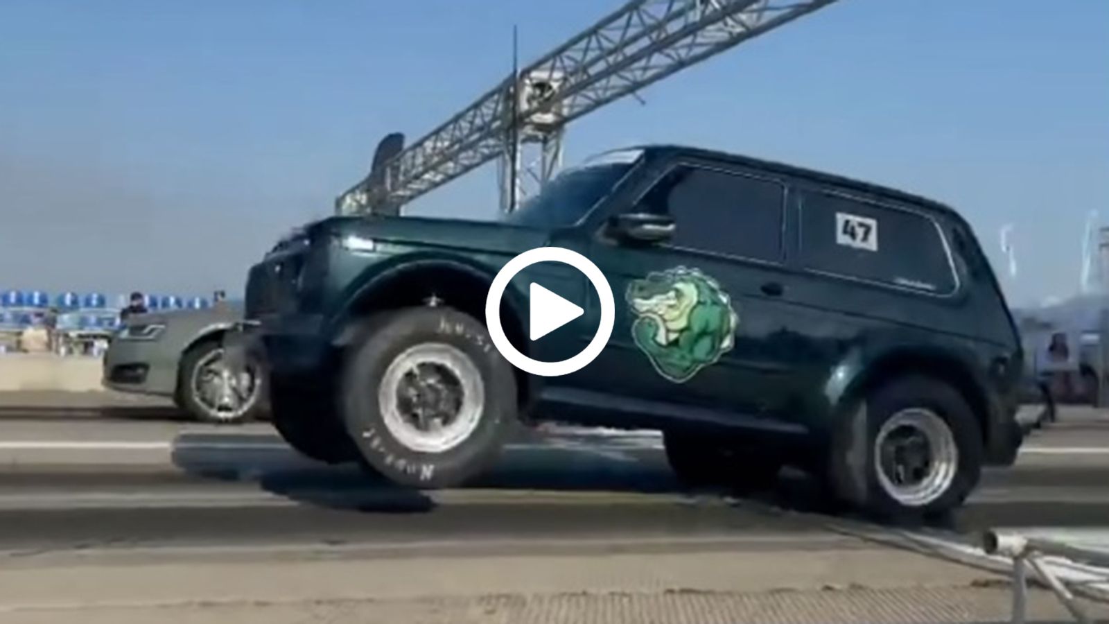 Lada Niva με 1.200 PS «τσαγιάζει» Audi S8 & BMW M5