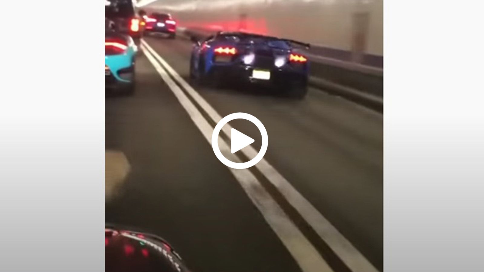 Lamborghini με V12 «ουρλιάζει» μέσα σε τούνελ