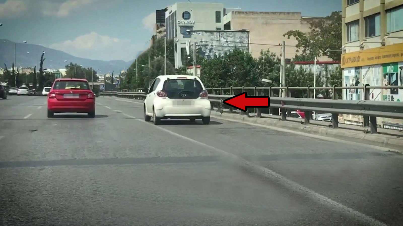 Έρευνα της γαλλικής εταιρείας ΙPSOS το 2019 για την συμπεριφορά των Ελλήνων οδηγών έδειξε πως το 27%, δηλαδή παραπάνω από 1 στους 4 οδηγούς, δε διστάζ