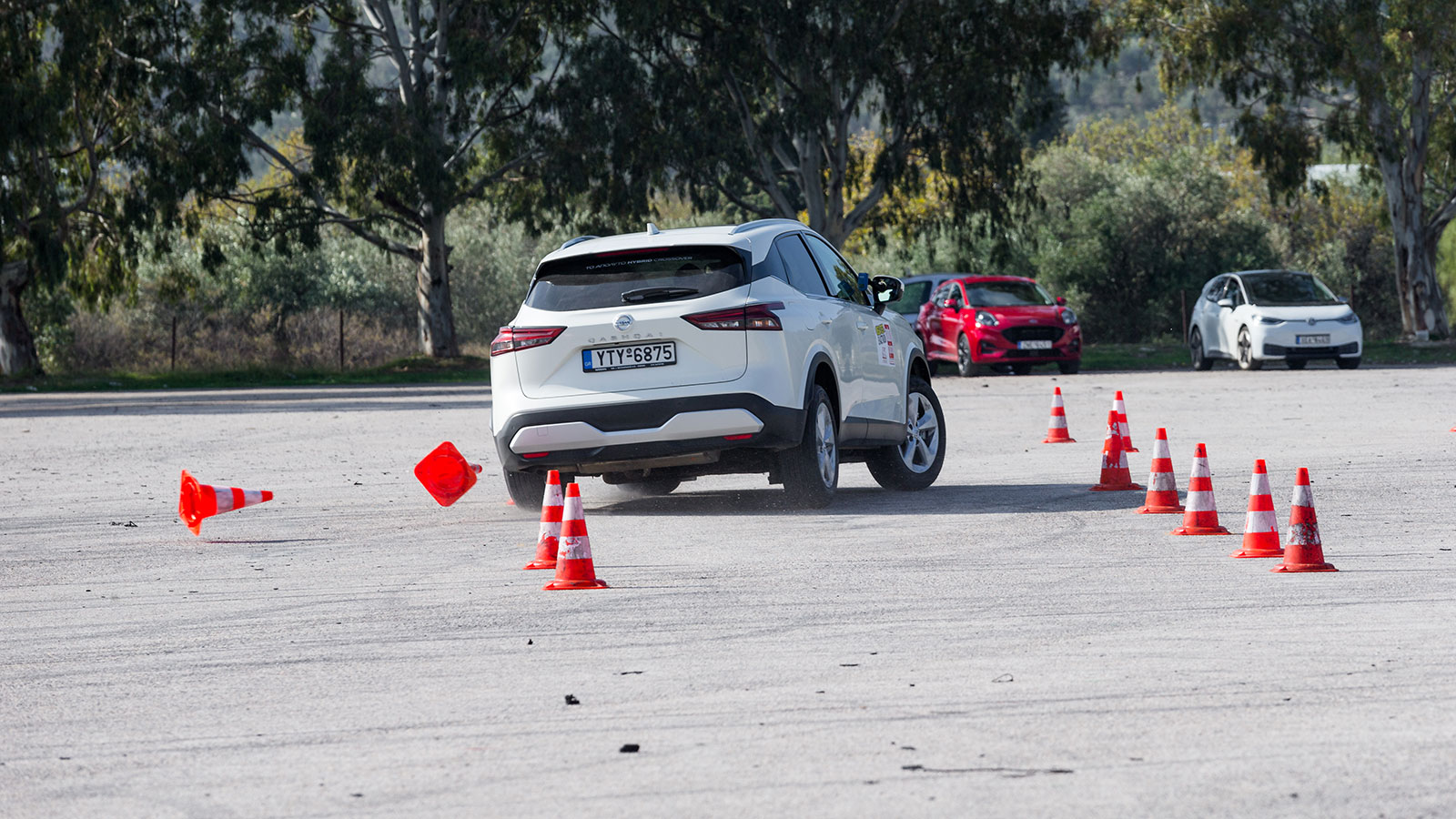 Mega Test: 5 δημοφιλή λάστιχα σε φρενάρισμα & αποφυγή κινδύνου