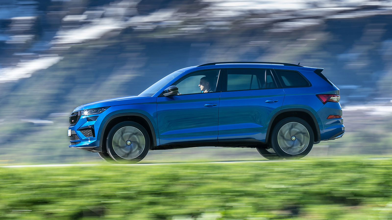 Το ανανεωμένο Skoda Kodiaq έρχεται με πέντε Euro 6d κινητήρες, δύο turbo diesel 450 και 190 ίππων και τρεις turbo βενζινοκινητήρες 150, 190 και 245 ίπ