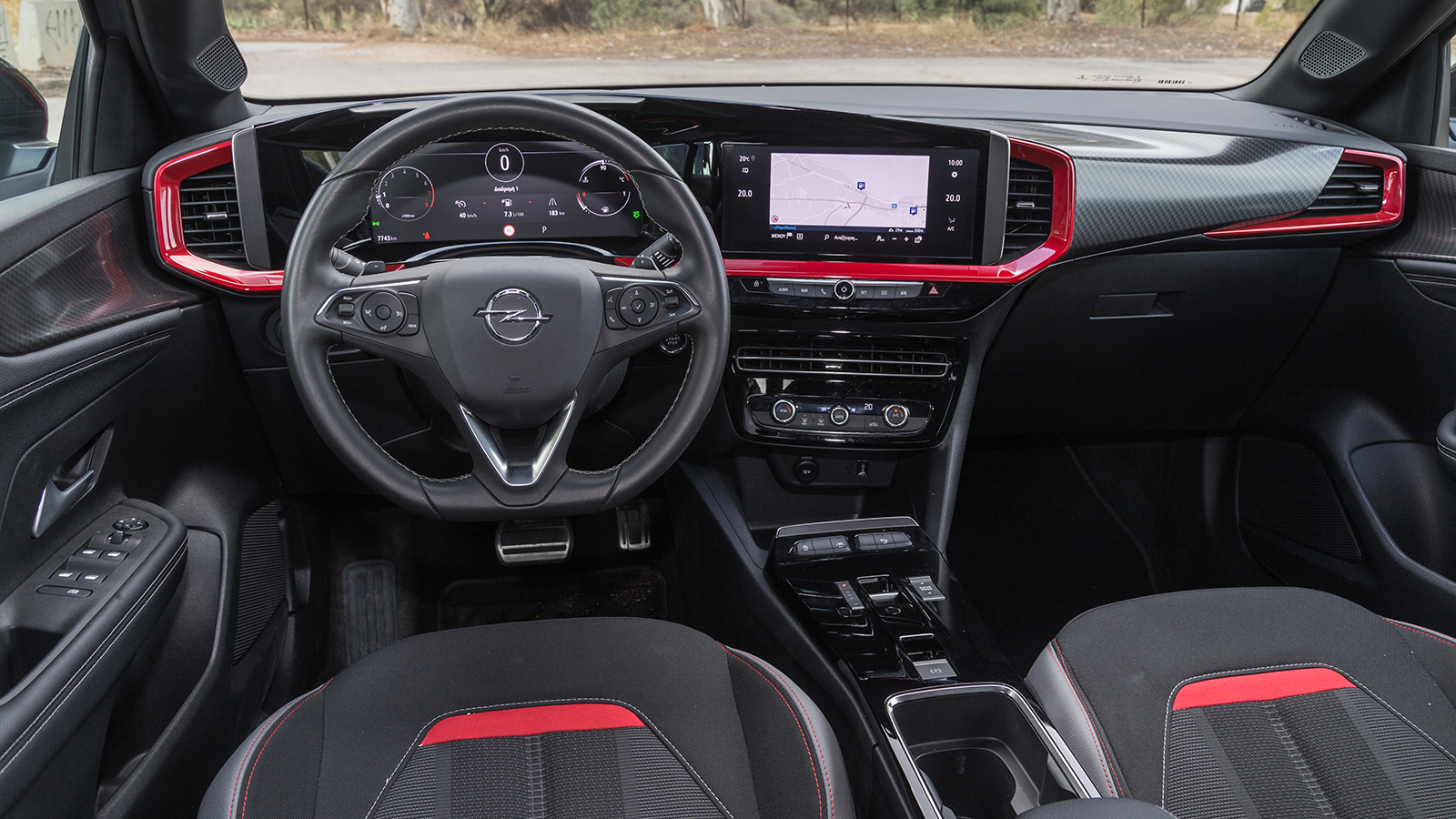Peugeot 2008 για ουσία ή το trendy Οpel Mokka; 