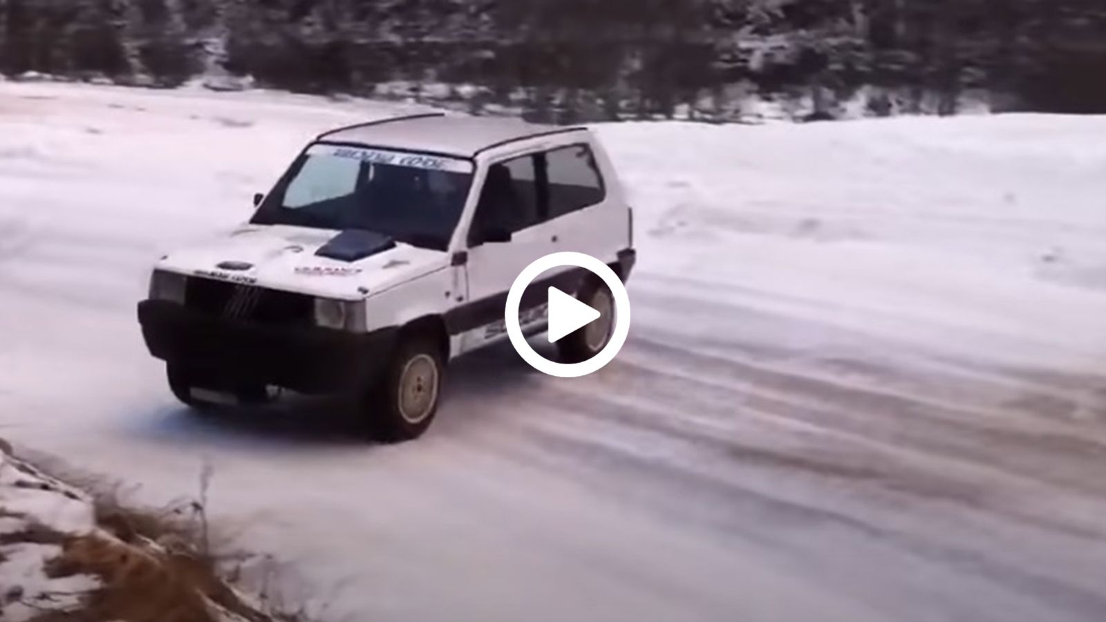 Fiat Panda 4x4 ντριφτάρει στο χιόνι με μοτέρ από Suzuki GSXR