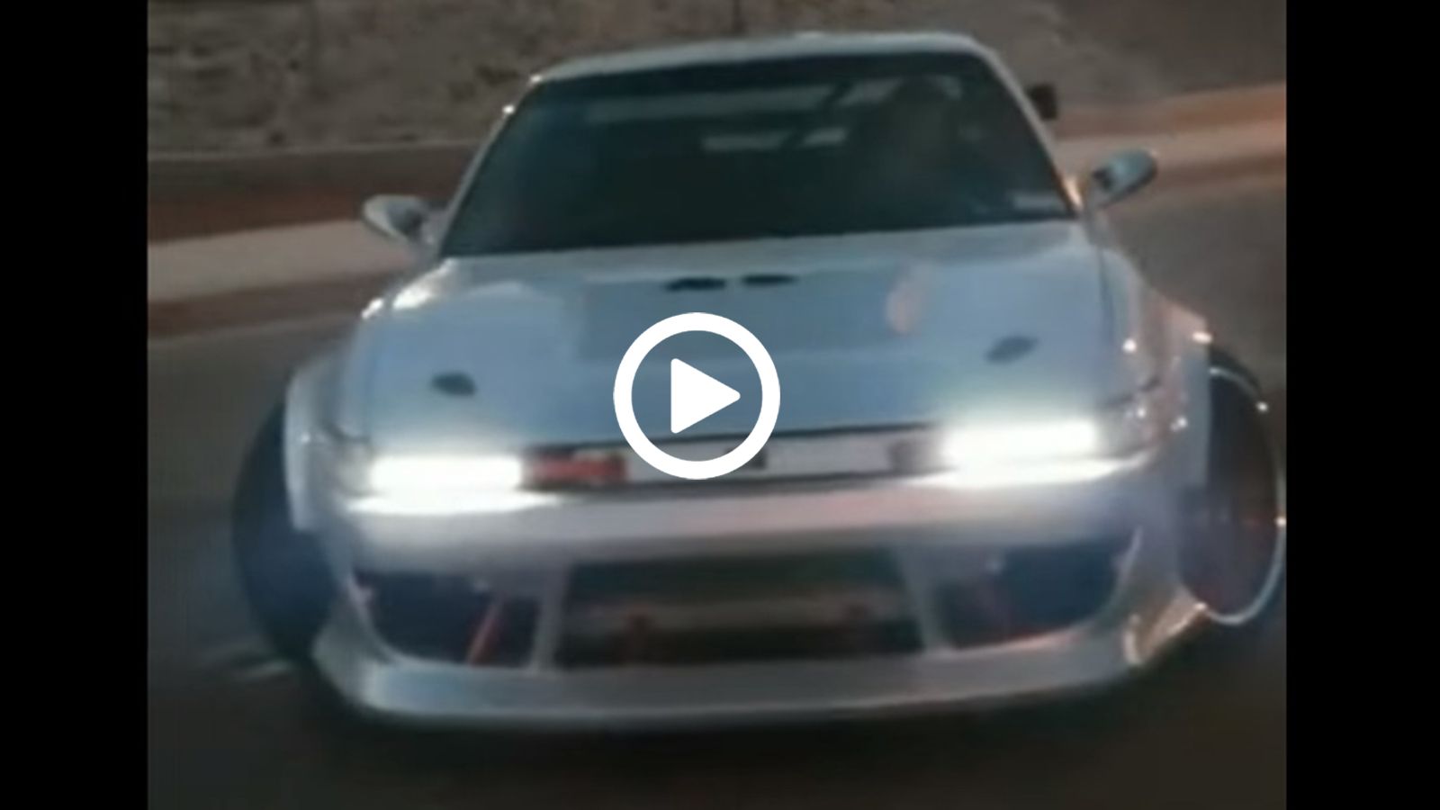 Nissan 240SX πηγαίνει μόνο με τις μπάντες!