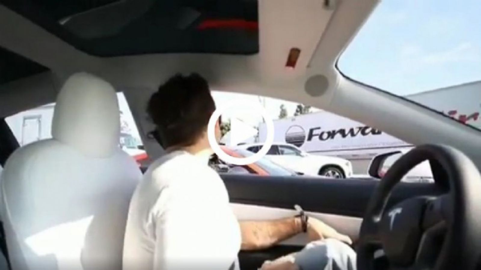 Hλεκτρισμός ή βενζίνη; Tesla Model 3 Vs Audi R8