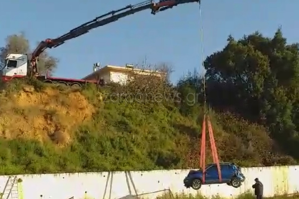 Χανιά: Αυτοκίνητο έπεσε μέσα σε γήπεδο