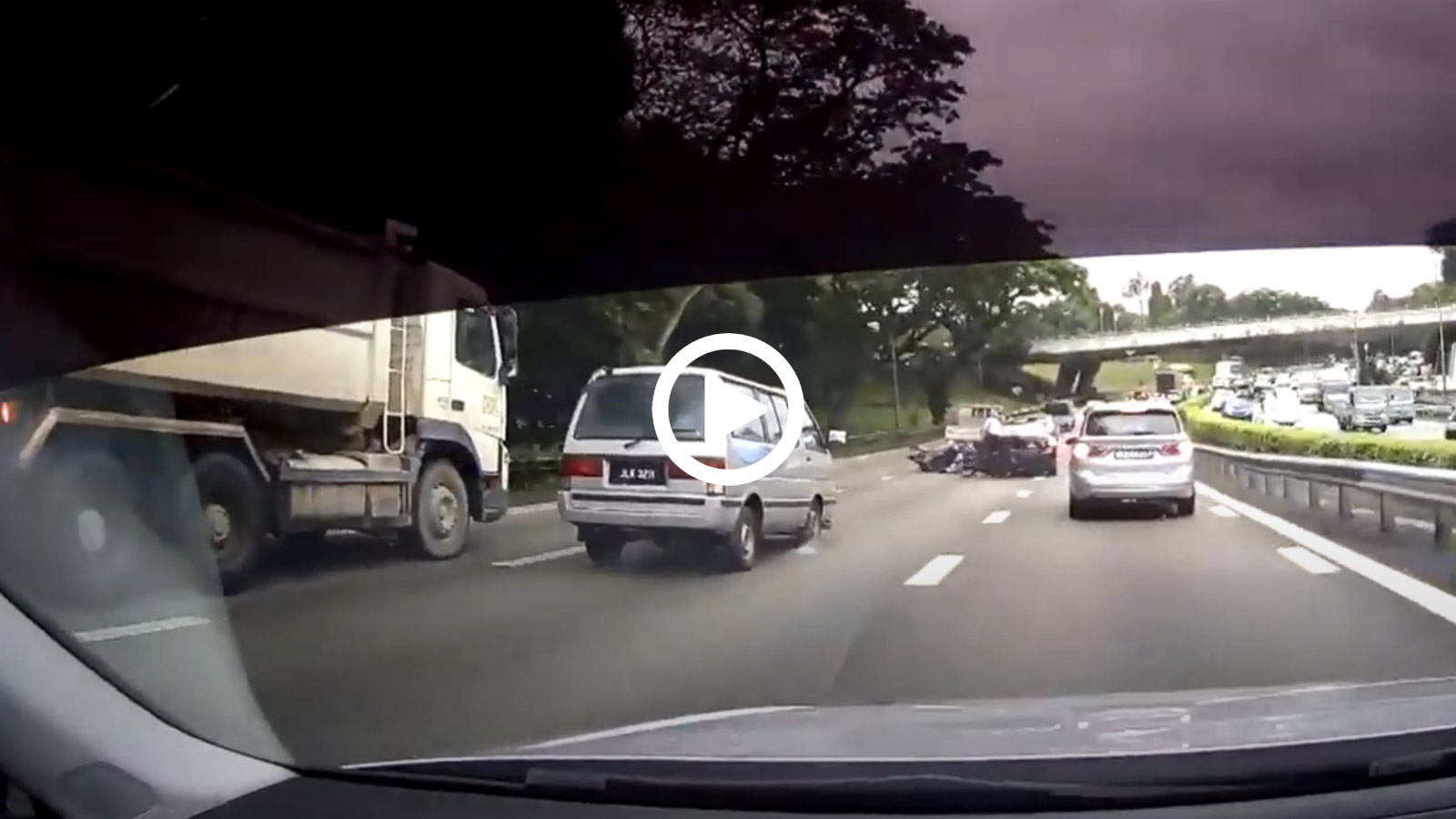 Δεν τους έφτανε η τούμπα, «έφαγαν» και το χώμα