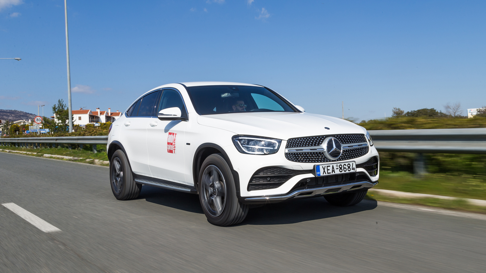 Η Coupe εκδοχή της GLC, του μεσαίου SUV της φίρμας συνδυάζει τον ηλεκτροκινητήρα του plug-in συστήματος, με κινητήρα diesel αποδίδοντας 306 ίππους και