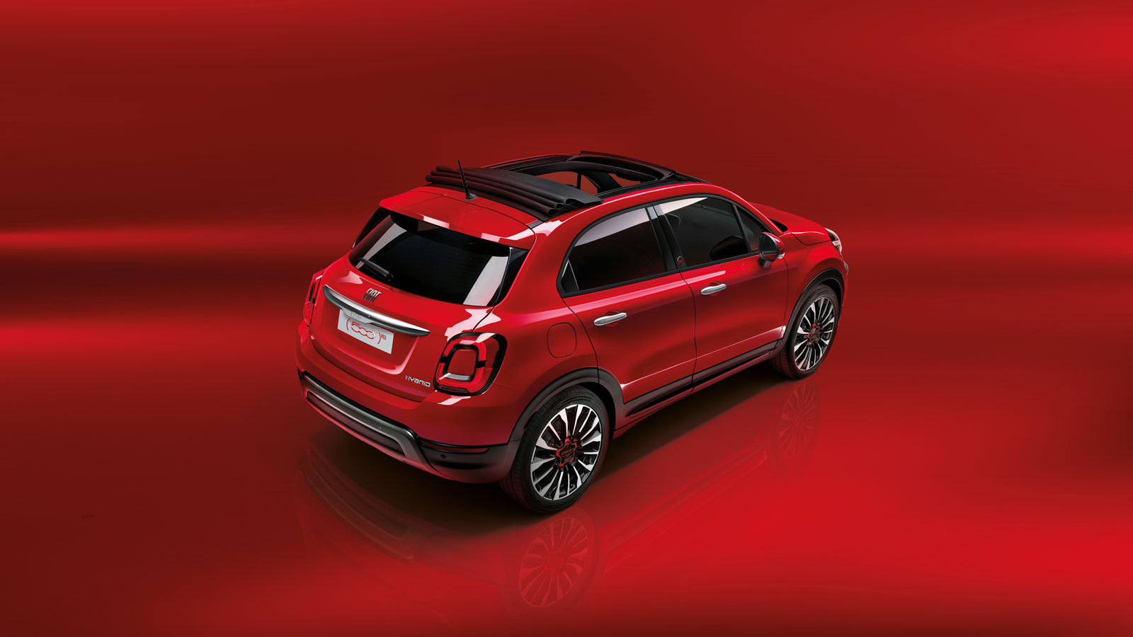 Ανάλογα με την εξοπλιστική έκδοση, το  Fiat 500Χ Hybrid διαμορφώνει ξεχωριστή εμφάνιση. Διαθέσιμες είναι οι επιλογές Urban (αστικές μετακινήσεις), Cro