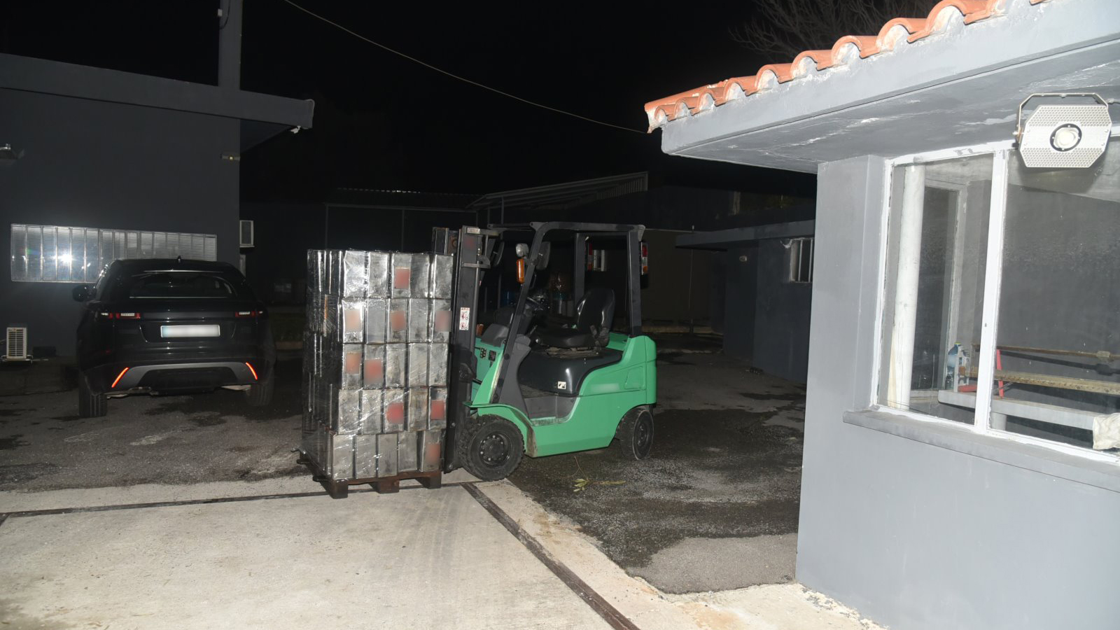 Νόθευαν καύσιμα με χημικά και τα διέθεταν στην αγορά - 9 συλλήψεις