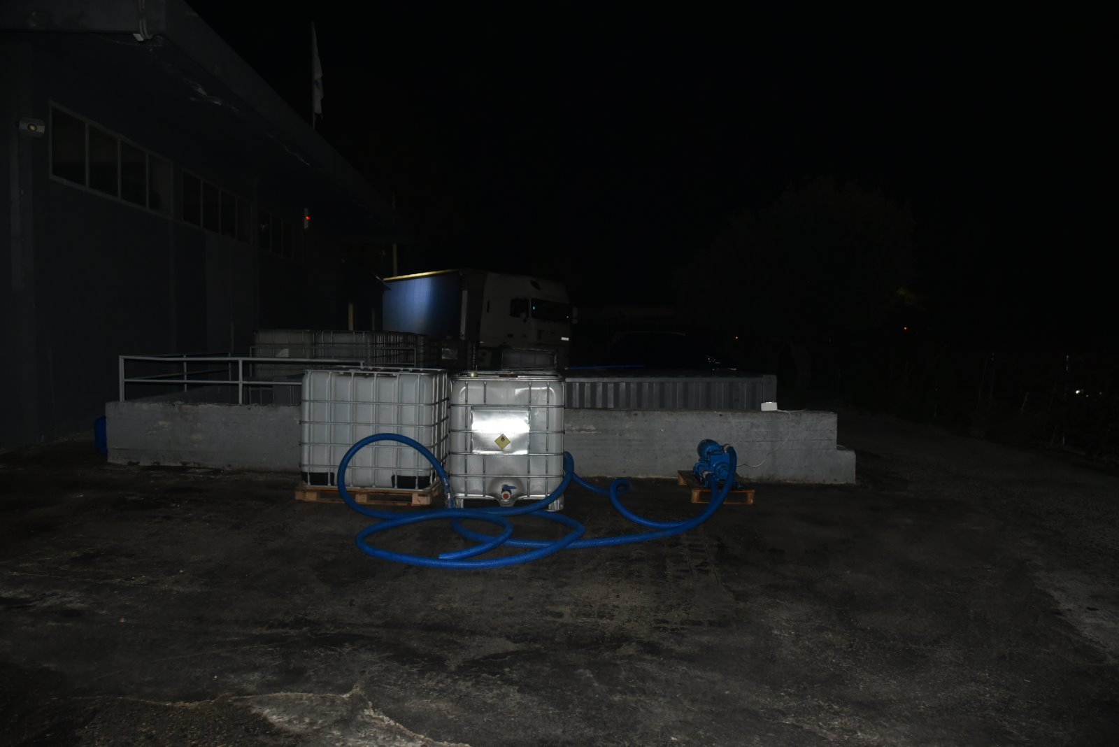Νόθευαν καύσιμα με χημικά και τα διέθεταν στην αγορά - 9 συλλήψεις