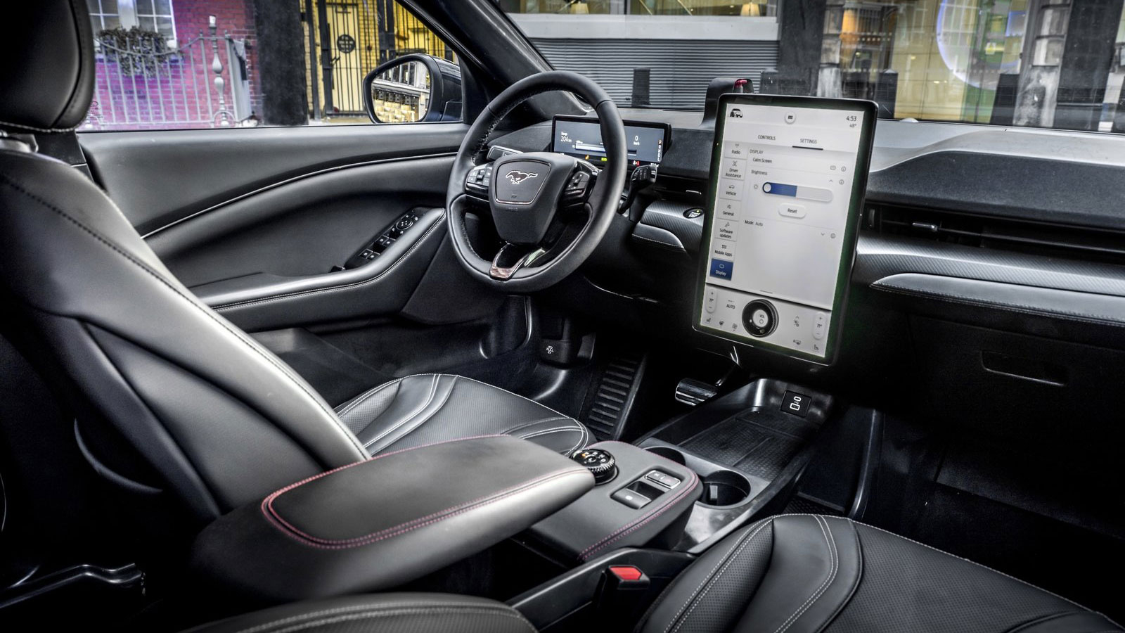 Η νέα γενιά του Infotainment της Ford με την οθόνη αφής των 15,5 ιντσών, προσφέρει σημαντικές ανέσεις & λειτουργίες σε οδηγό και συνεπιβάτες, από την 