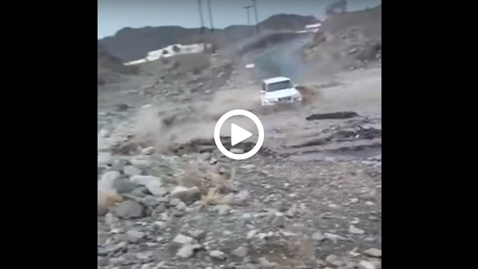 Χείμαρρος παρασύρει Toyota Land Cruiser σαν καρυδότσουφλο