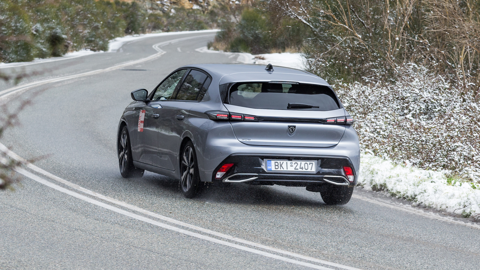Το μπροστινό μέρος του νέου Peugeot 308 θα υπακούσει πλήρως στις εντολές και θα στρίψει στο σημείο που στοχεύεις, χωρίς να ανοίξει την τροχιά του με τ
