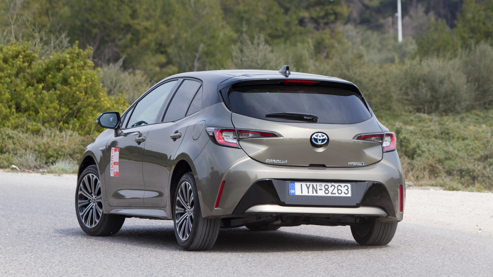 H Toyota Corolla χάρη και στη εντελώς ανεξάρτητη πίσω ανάρτηση με διπλά ψαλίδια συνδυάζει με τον καλύτερο τρόπο την άνεση με την ευχάριστη οδική συμπε