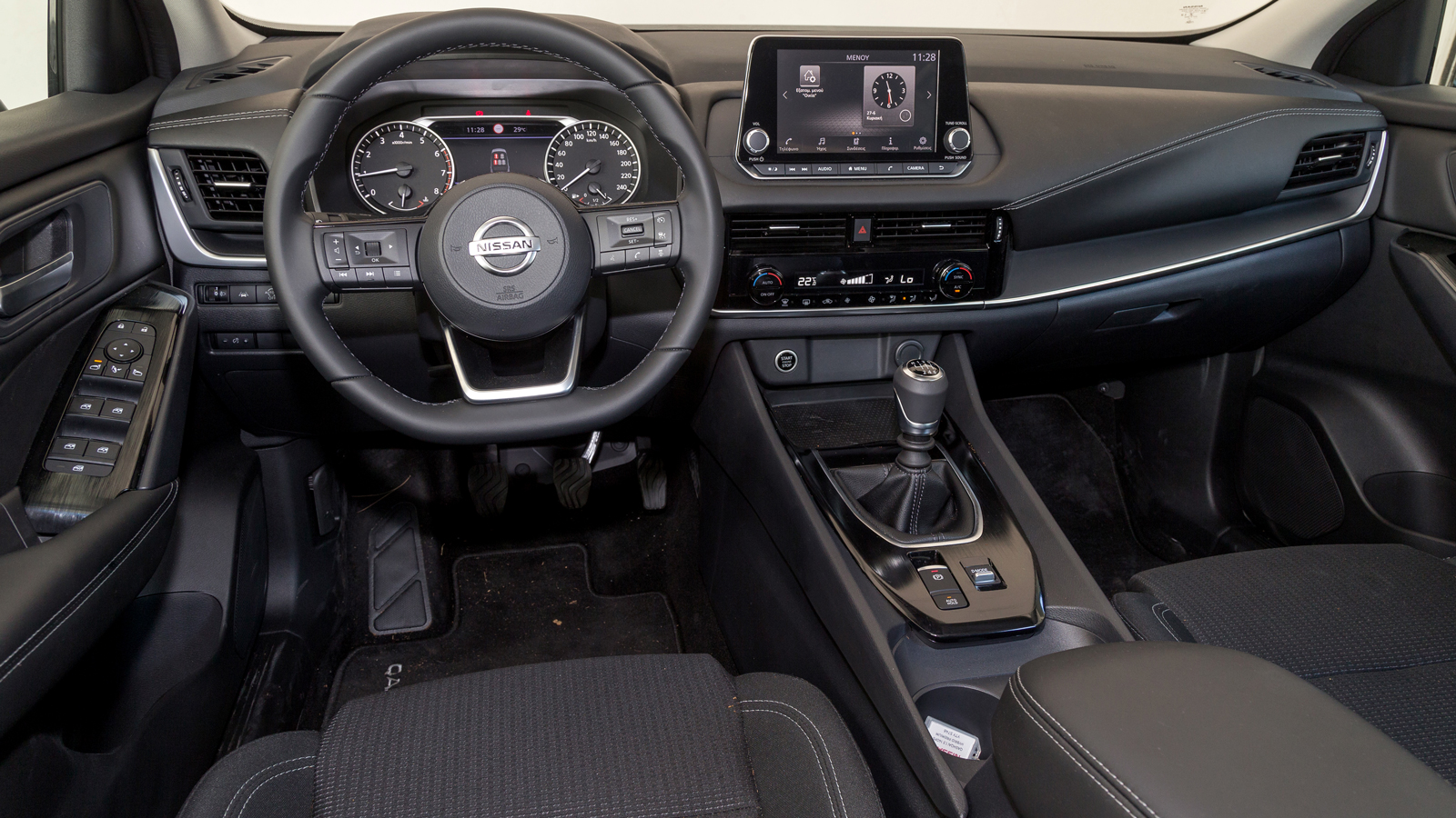 Η καμπίνα του νέου Nissan Qashqai δείχνει αμέσως τις premium βλέψεις του μοντέλου υψηλή ποιότητα κατασκευής, προσεγμένα υλικά και πολύ καλή συναρμολόγ