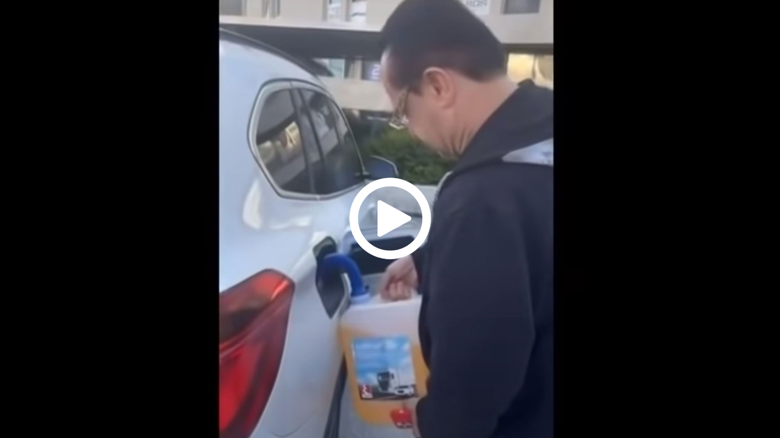 Έμεινες από βενζίνη; Κάντο όπως ο Πανταζής!