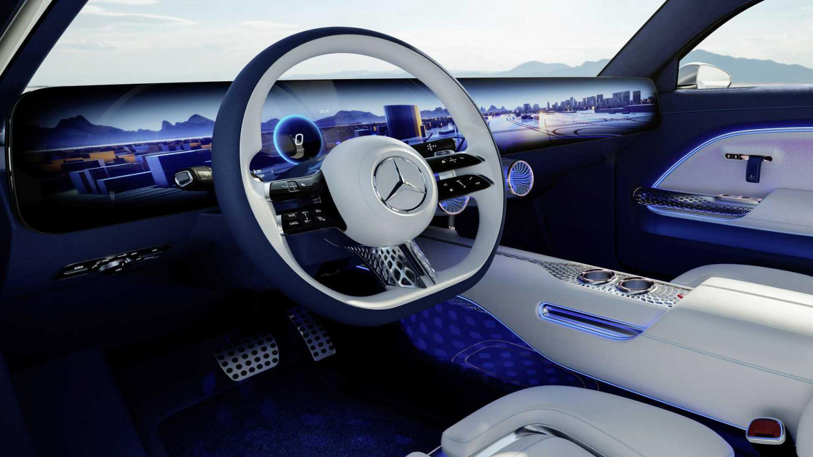Όσον αφορά την καμπίνα της Mercedes Vision EQXX, είναι κατασκευασμένη με βιώσιμα υλικά περιλαμβάνοντας ύφασμα που χρησιμοποιεί μεταξωτές ίνες Biosteel