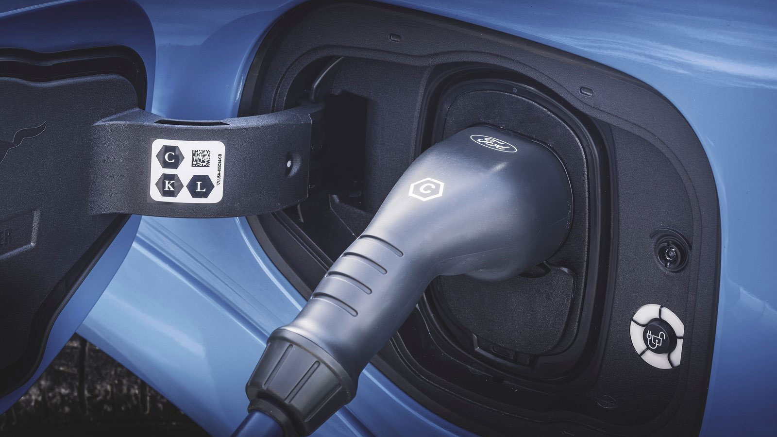 Σε παροχή ταχυφορτιστή DC 150 kW το SUV της Ford μπορεί να κερδίσει 99 χλμ. αυτονομίας μέσα σε περίπου 10 λεπτά, ενώ η φόρτιση από το 10-80% ολοκληρών