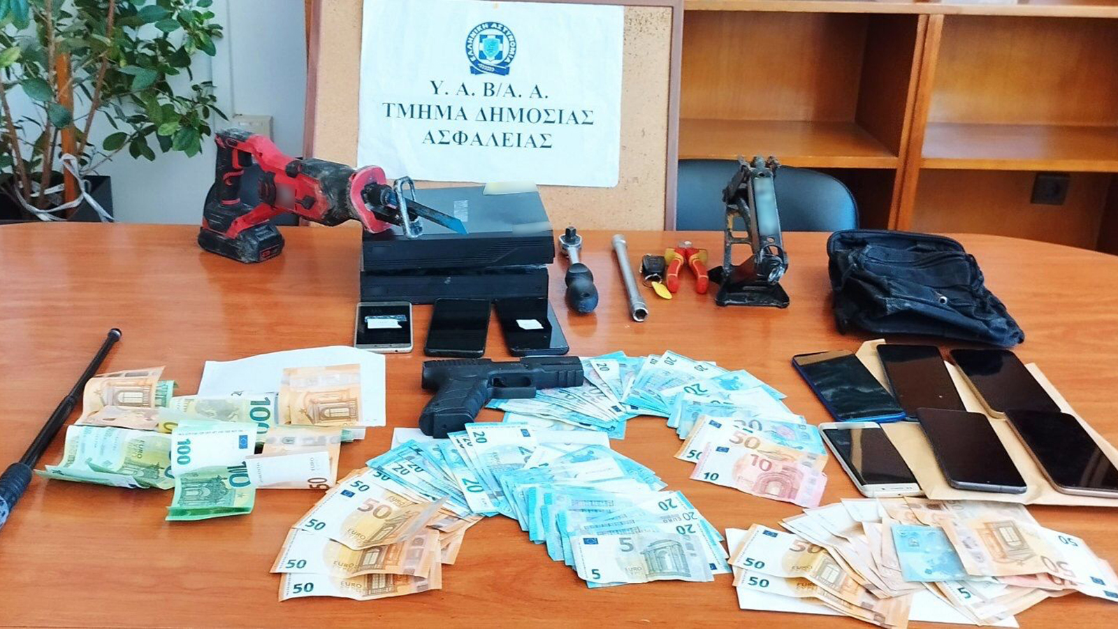 Χειροπέδες σε 12 κλέφτες καταλυτών - Έβγαλαν 30.000€ από τις κλοπές