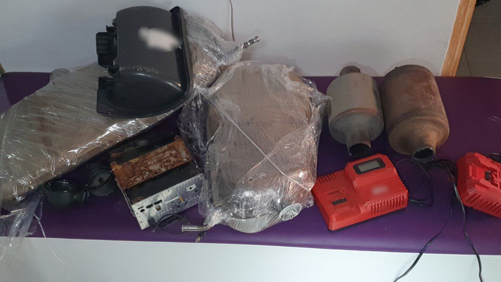 Χειροπέδες σε 12 κλέφτες καταλυτών - Έβγαλαν 30.000€ από τις κλοπές