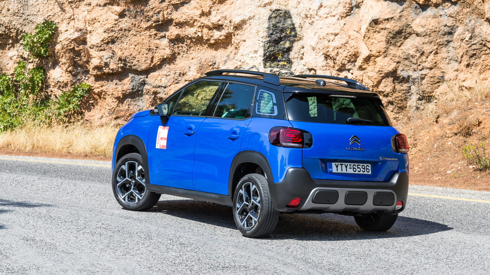 Στην κορυφαία έκδοση Shine Pack το μικρό SUV αποκτά έξτρα σύστημα ελέγχου πρόσφυσης (Grip Control) και το σύστημα υποβοήθησης κατάβασης (Hill Assist D