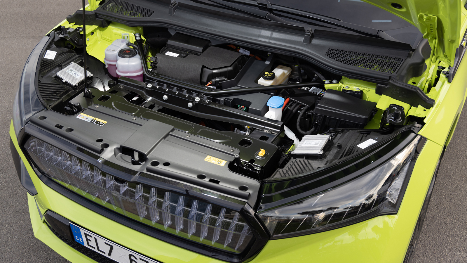 To Enyaq Coupe iV 80x RS διαθέτει ένα δεύτερο κινητήρα στον μπροστινό άξονα, καθιστώντας το τετρακίνητο και χρειάζεται μόλις 6,5 δευτερόλεπτα για να ε