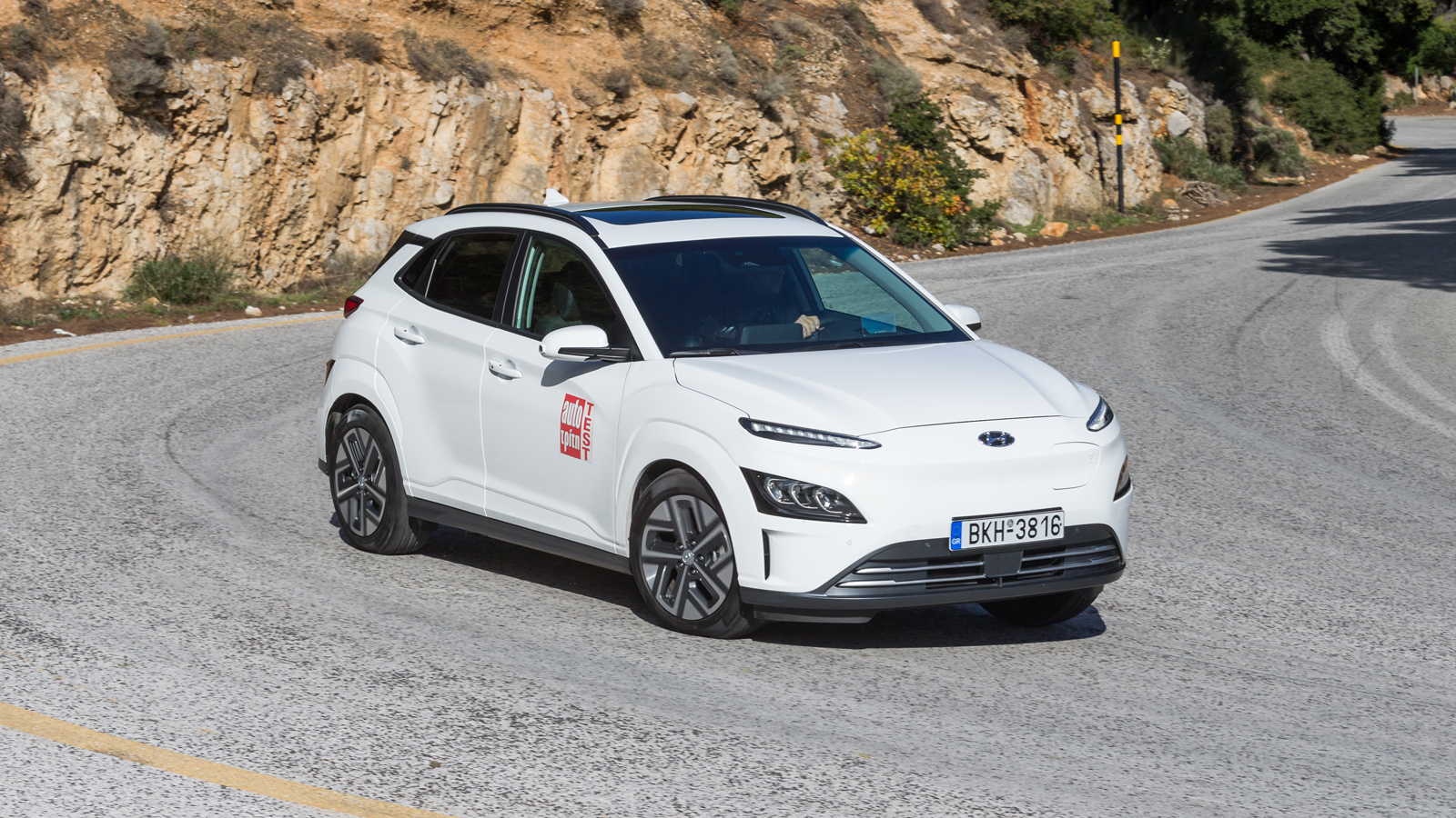 Η κατανάλωση του Kona Electric εντός πόλης περιορίστηκε στις 12 kWh/100 χλμ. (3 ευρώ σε κόστος)  χρησιμοποιώντας την επιλογή Eco και αξιοποιώντας το «