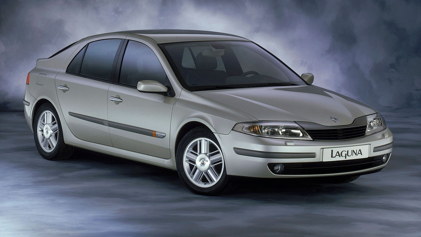 Ο επικεφαλής προϊόντος για το Laguna II, ανοίγοντας το δωμάτιό του με μία μαγνητική κάρτα, συνέλαβε την ιδέα: «γιατί να μη χρησιμοποιούμε μία ανέπαφη 