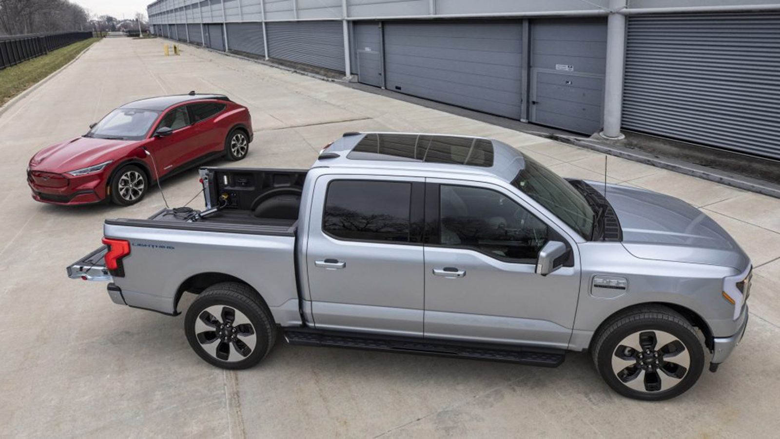 Σε Ford Blue και Ford Μοdel e χωρίζεται η Ford