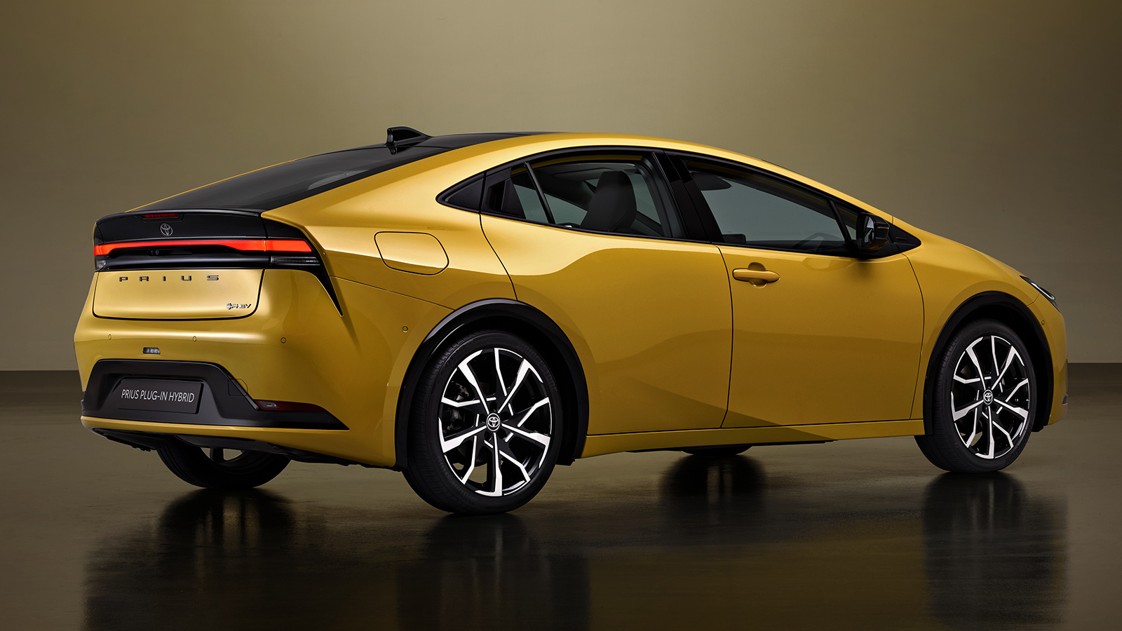 Νέο Toyota Prius: Φορτίζει με τον ήλιο, έχει σωστό σχεδιασμό & 223 PS
