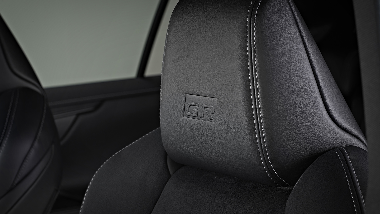 Νέο Toyota RAV4 GR Sport: Υβριδικό και Plug-in με έως 306 άλογα