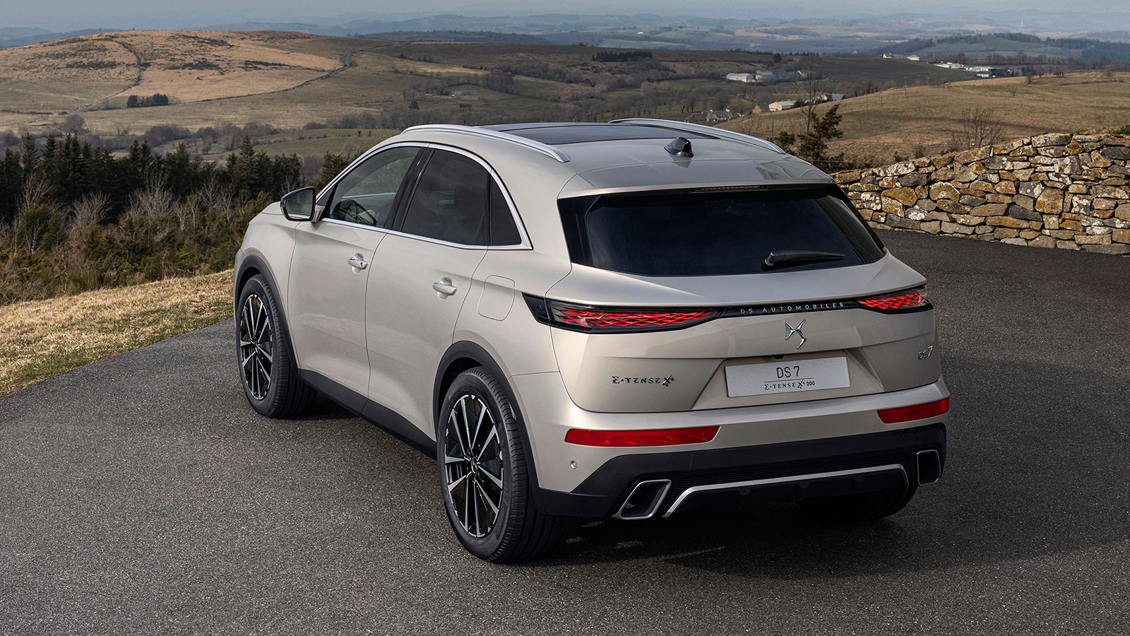 Νέο DS 7: Πιο hi-tech, με φρέσκια εμφάνιση & έως 360 άλογα
