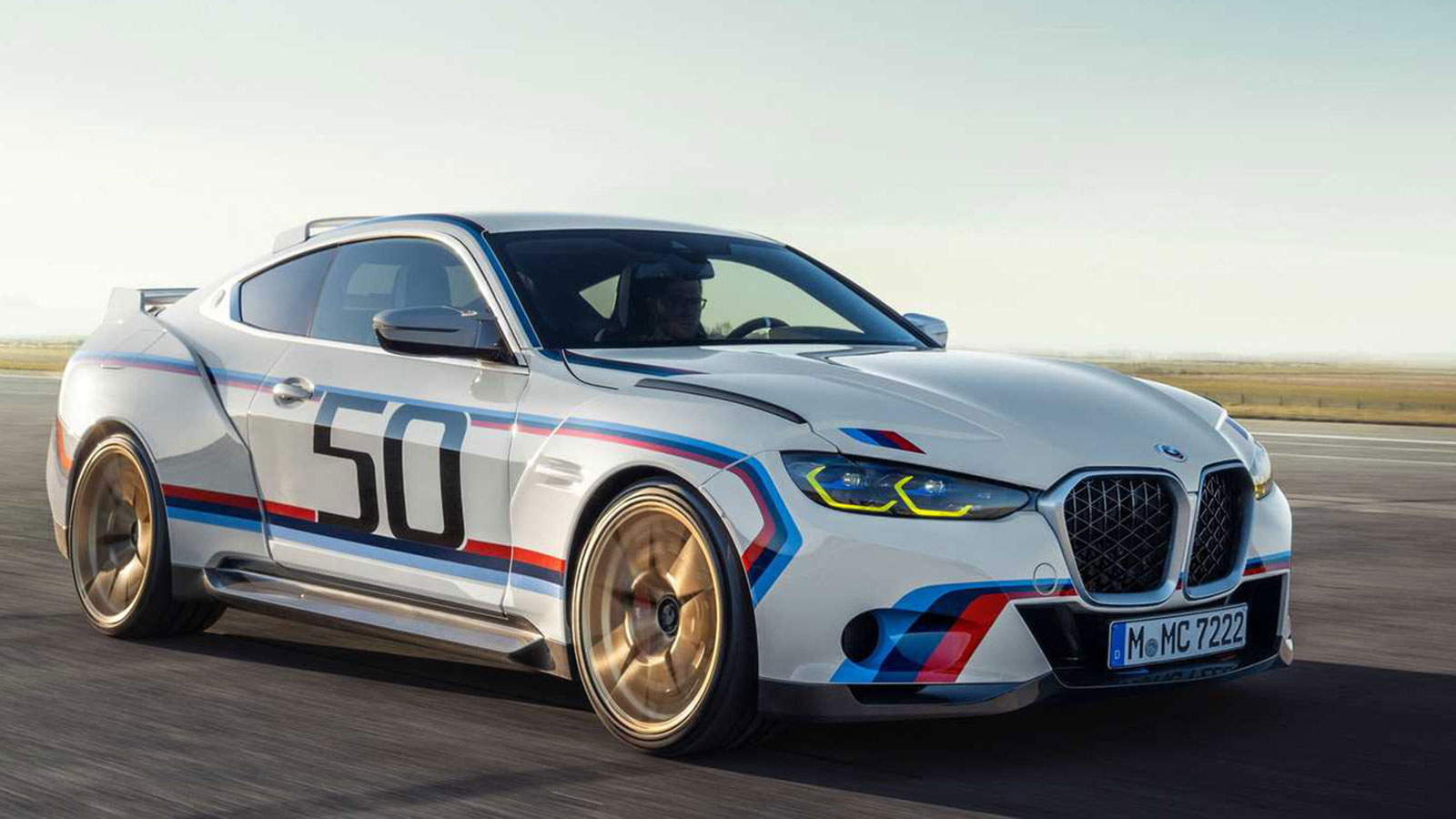 Η νέα BMW 3.0 CSL αποκαλύφθηκε με 560 άλογα  