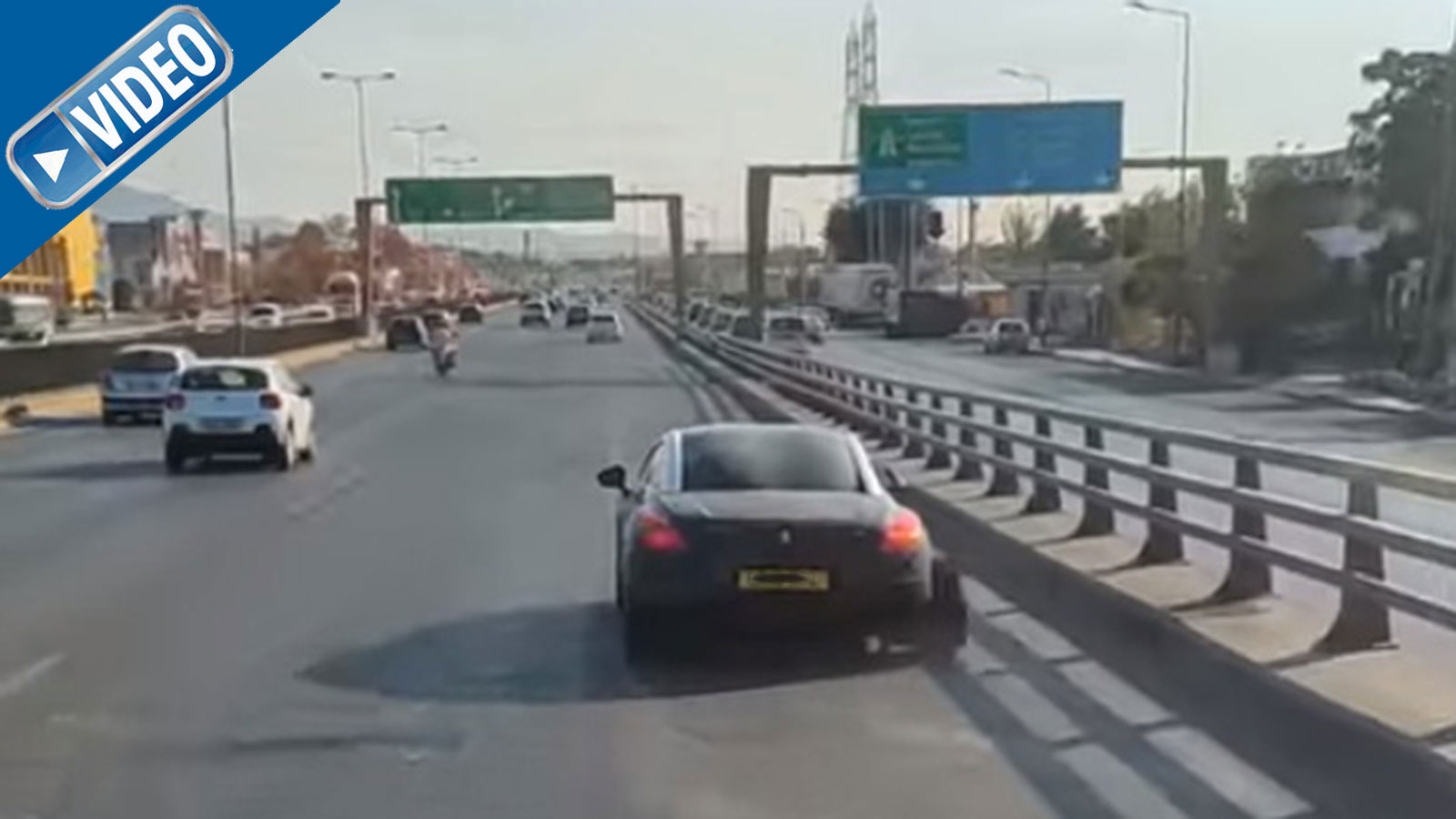 Peugeot RCZ στον Κηφισό πηγαίνει με «ξεψυχισμένο» λάστιχο