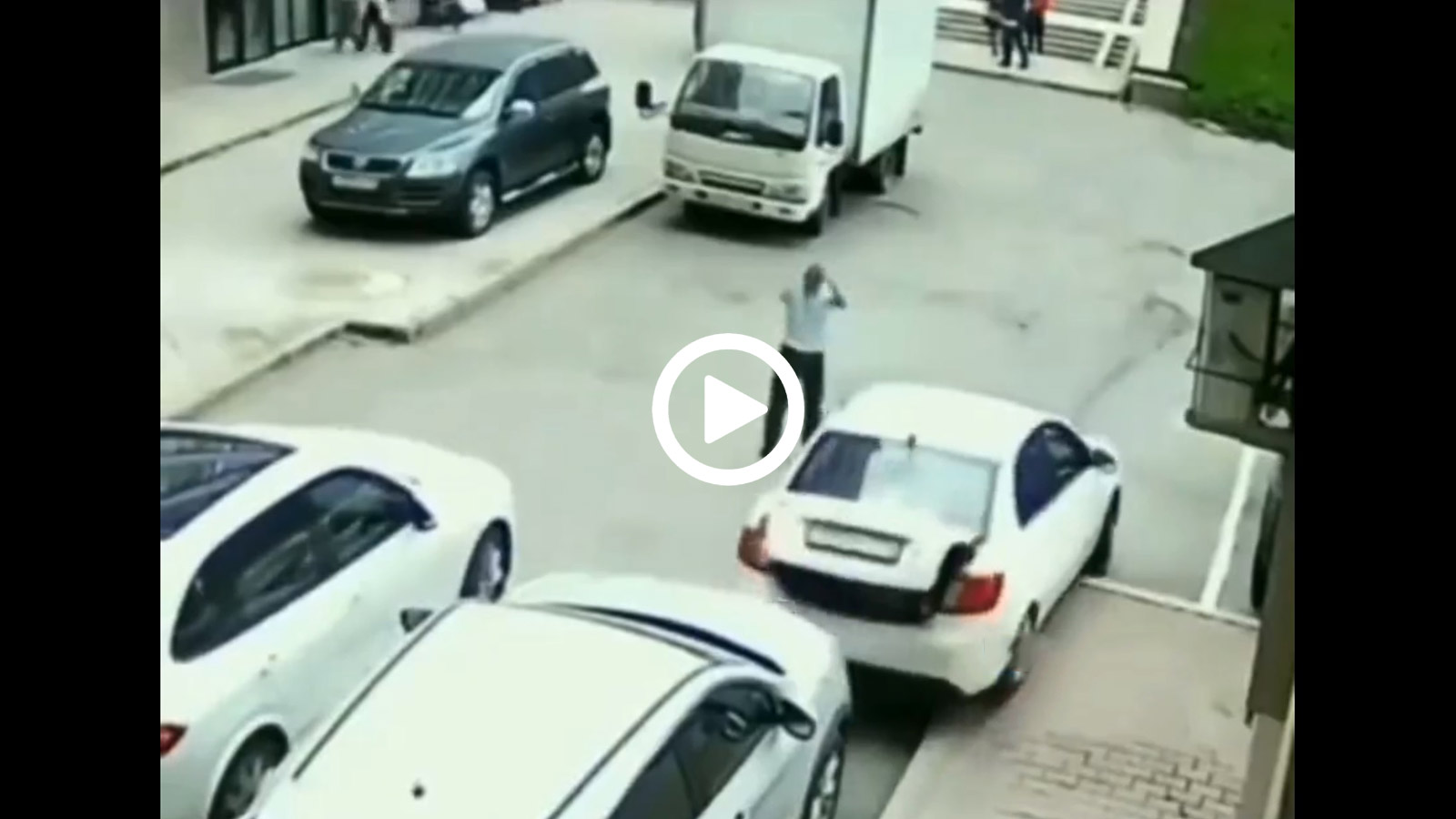 Έφερε πανικό προσπαθώντας να παρκάρει 
