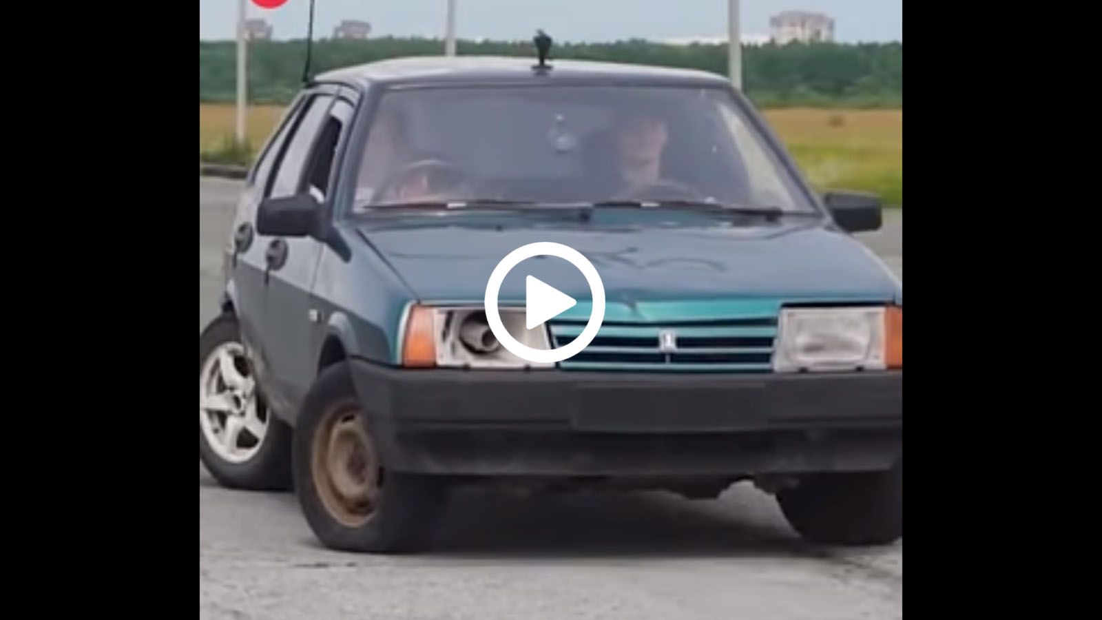 Lada με 4 τιμόνια πάει την τετραδιεύθυνση σε άλλο επίπεδο