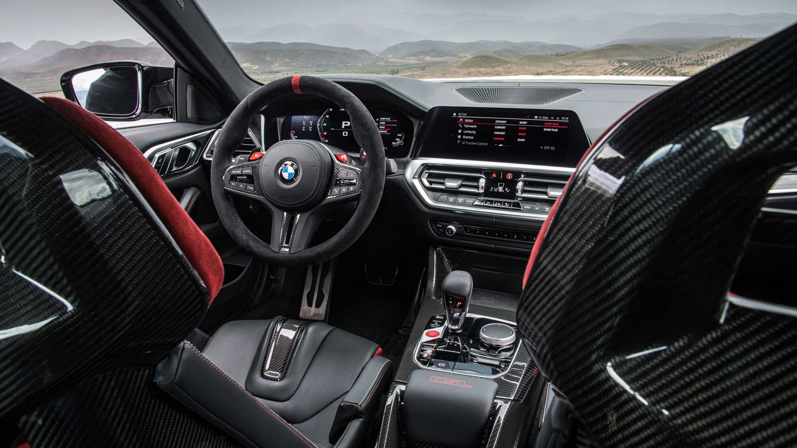 Καινούργια BMW M4 CSL με 551 PS ή τη «γριά» M3 CSL του 2004 με 360 PS;