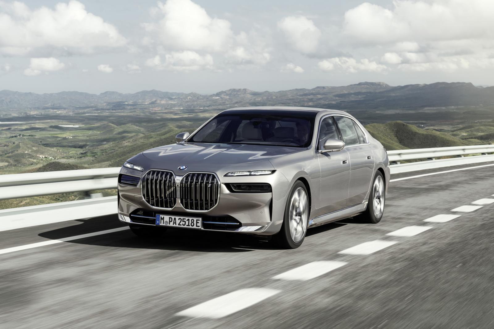 Νέα BMW Σειρά 7: Πλέον και ηλεκτρική και με οθόνη 31,3'' με ανάλυση 8Κ